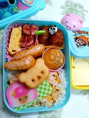 ちび弁。今日はふりかけご飯にしてとリクエスト。いつもながら緑がないお弁当（笑）|you.さん