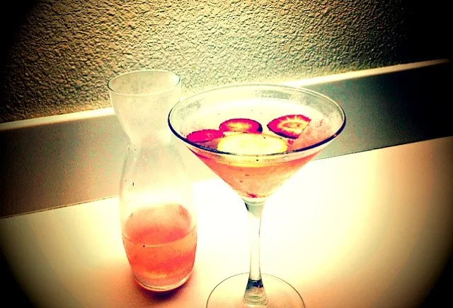 strawberry cucumber martini|lori sさん