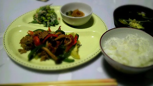 肉野菜炒め定食で|金崎美奈さん