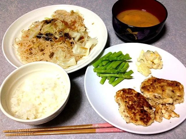 豆腐ハンバーグ•焼きビーフン•ポテサラ残り|うるしちかさん