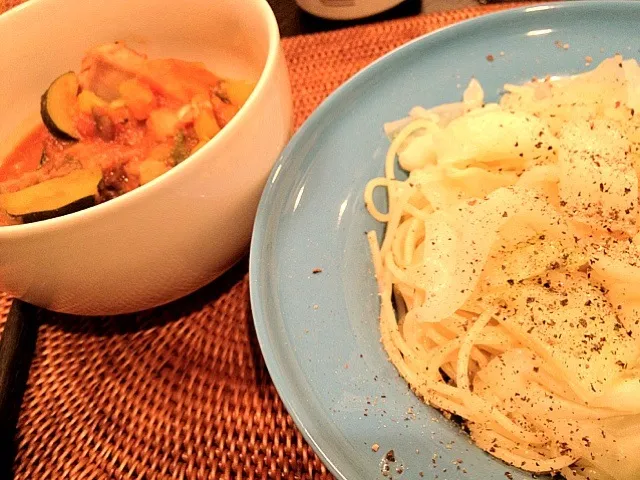 機嫌を直してしっかり料理☆  夏野菜と鶏肉のトマト煮、キャベツとアンチョビのパスタ。|松浦有里さん