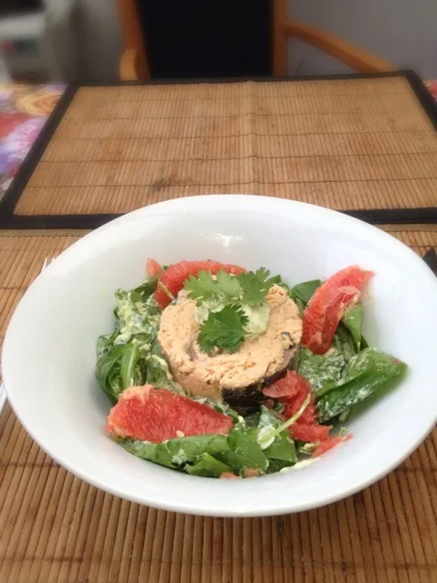 Snapdishの料理写真:salmon, baby spinach, grapefruit, pesto-mayo|Generaalさん