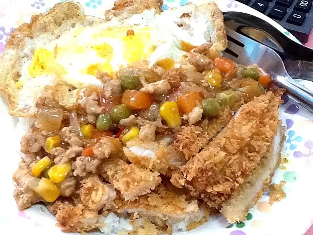 Snapdishの料理写真:Chickenkatsu with Fried Egg topped with Tomato Gravy|Little Tomatoさん