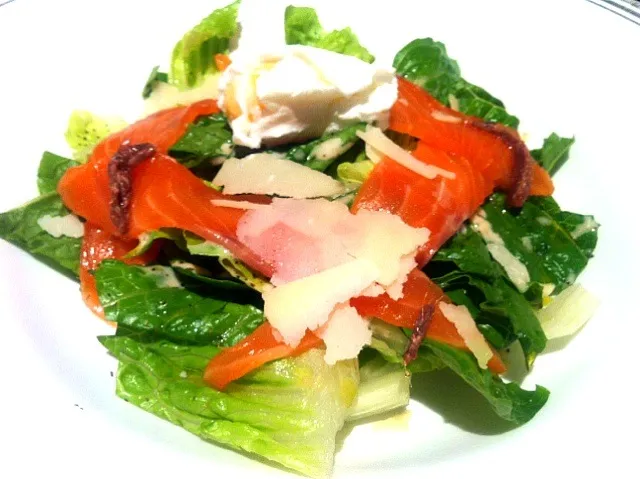 caesar salad with smoked salmon|skyblueさん