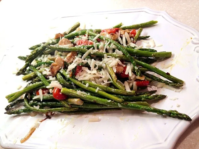 Roasted Asparagus w/tomatoes|Fran Hyattさん