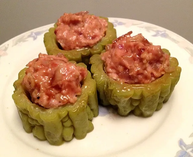 Bitter melon stuffed with pork and red onions with oyster sauce|Bridgetさん