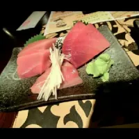 Snapdishの料理写真:sashimi nomnom|XIYUAN LIさん