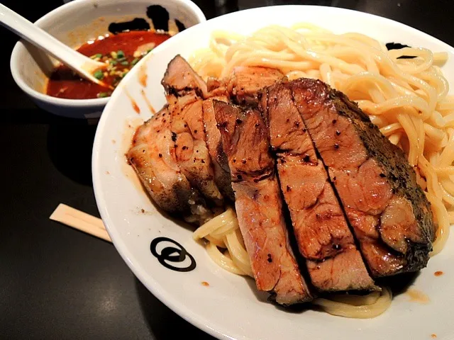 Snapdishの料理写真:厚切りローストポークつけ麺|マハロ菊池さん