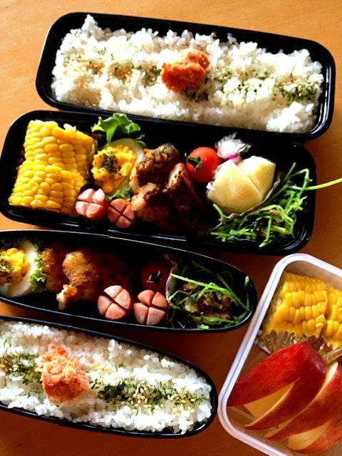 2人弁当🍁鱈のチーズパン粉焼き・ウインナー・ゆで卵の黄身マヨ和え・豆苗のお浸し・トウモロコシ・林檎・焼きタラコ|chyawaさん