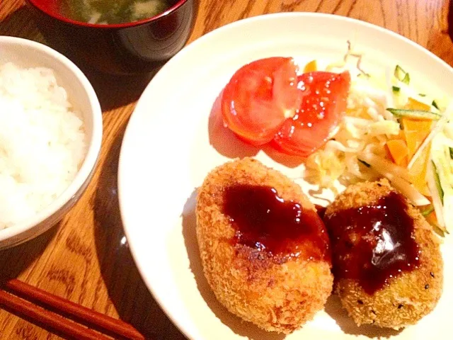 Snapdishの料理写真:かぼちゃコロッケとポテコーンコロッケ晩ご飯♡♡♡|kysbooさん