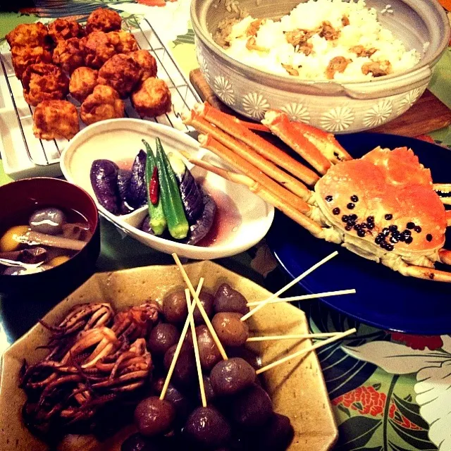 土鍋あさりご飯・玉こんとイカ下足甘辛煮・オホーツク海の蟹・はんぺんのプアプア揚げ・茄子の揚げ煮浸し・根菜スープ|志野さん