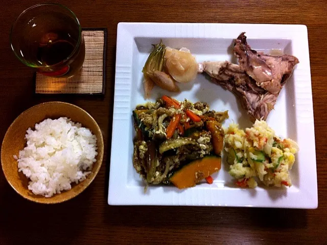 野菜と豆腐のそぼろ炒め、煮魚（いなだ）|TSUDAYAさん