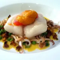 Seabass Poached in Milk with Green Peas, Squid, Cauliflower Panacotta and Sea Urchin Sauce|Clarissa Luiさん