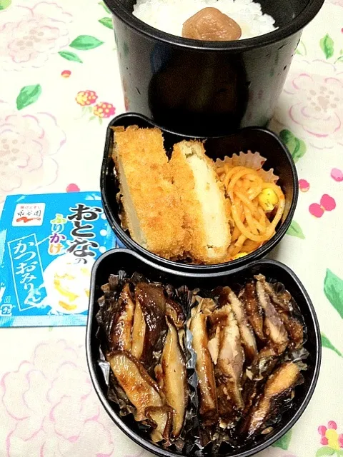 高３男子の本日のお弁当。私の担当は、秋刀魚の蒲焼きと椎茸の塩麹炒め。 #お弁当 #弁当|Takashi H.さん