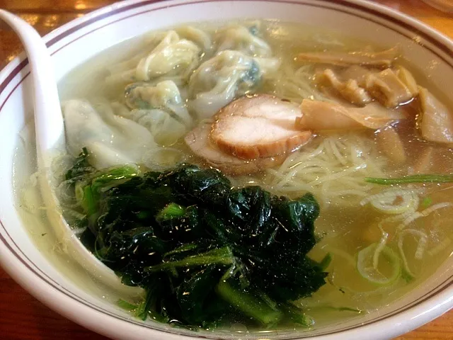 Snapdishの料理写真:鶏と野菜のわんたん麺|ナガマンさん