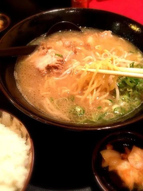 喫茶店なのにラーメン唐揚げセットがあるお店（笑）|けんじさん