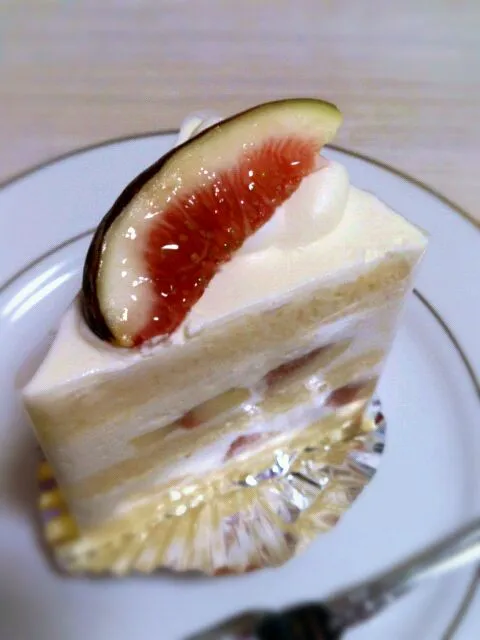 Snapdishの料理写真:いちじくのショートケーキ
／ La Peche-Blanc(ﾗ・ﾍﾟｰｼｭﾌﾞﾗﾝ) @エキュート赤羽|ひろみんこさん