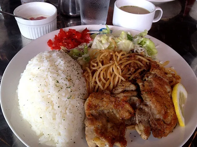 アメリカンなカフェでランチ♪|のぶコさん