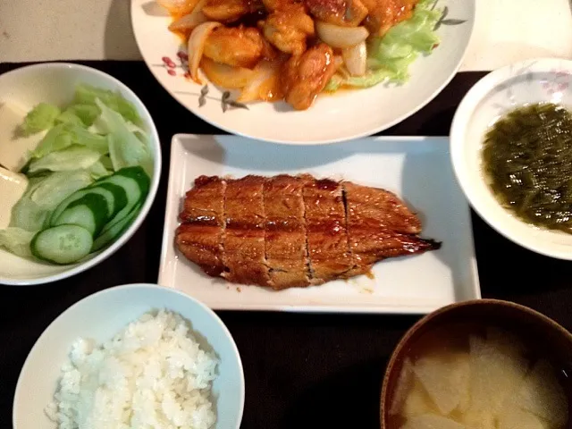 鶏チリ サンマの蒲焼  めかぶ サラダ|ユリクロさん