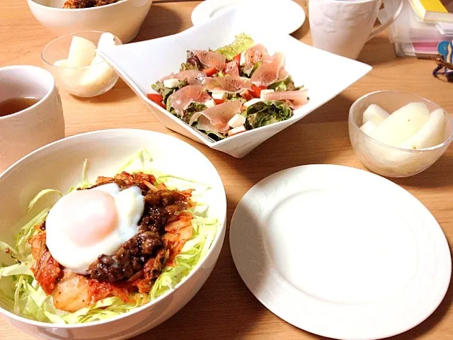 生ハムサラダと醤油麹で豚肉の炒め丼|みゆさん