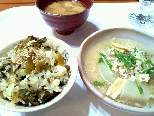 高菜飯、夏旨ダイコンと鶏ミンチ、エリンギ、湯葉の和風だしとろ～り煮、サツマイモと揚げのお味噌汁|ミコさん