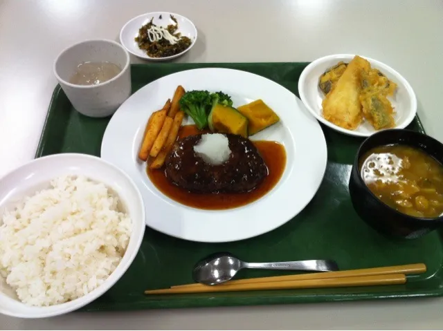 学生寮の夕食|shikadaさん