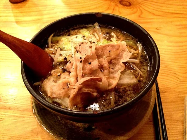 Snapdishの料理写真:大阪黒醤油ラーメン|焼きのりさん