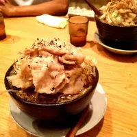 Snapdishの料理写真:大阪黒醤油ラーメン全男盛り|焼きのりさん