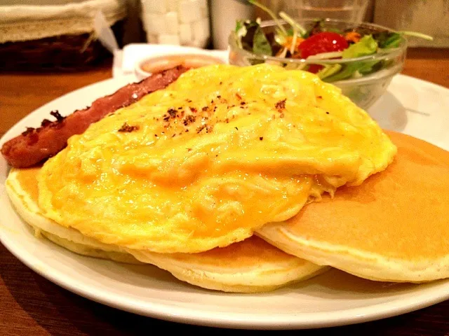 ふわとろオムレツとスパムのパンケーキ|焼きのりさん