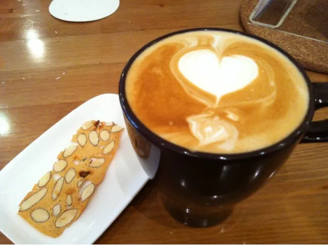 roasted almond latte|laumeikuanさん