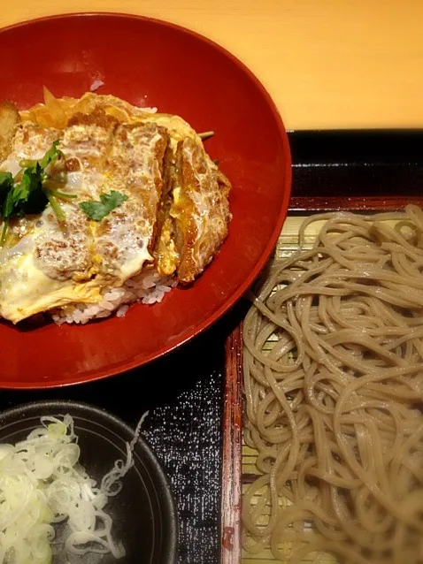 ロースカツ丼と冷たい蕎麦（太麺）のセット|coichiさん