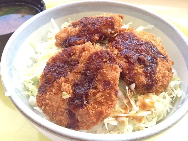 今日の社食はソースチキンカツ丼。390円。|ルーア・ブランカさん