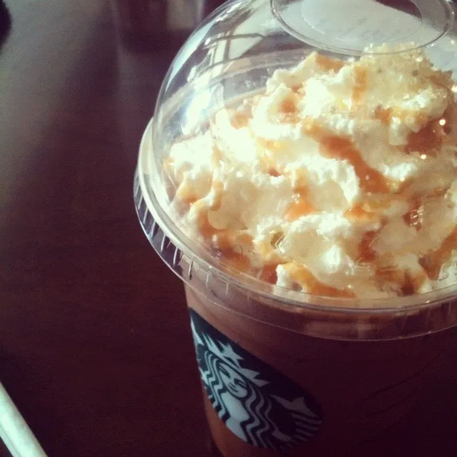 sea salt caramell mocha frappucino|melissa bintoroさん