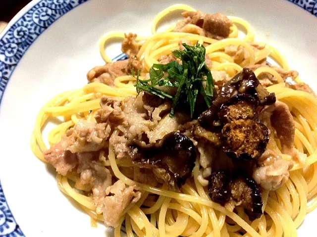 いつかの夕ご飯：ドライ茄子と豚肉の和風ペペロンチーノ♪｡･*.✧꒰⋆′◡ु͐‵⋆꒱｡･*.✧確かサッカー観戦の夜に作ったんだ(♡˙︶˙♡)|piyokoさん