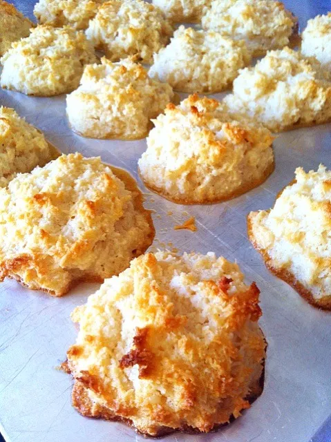 Coconut Macaroons / コンデンスミルク使ったからミルキーの匂いだよ(*☻-☻*)|mamakumiさん