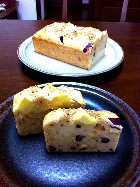 Snapdishの料理写真:お芋と小豆のバターケーキ☕|みちこさん