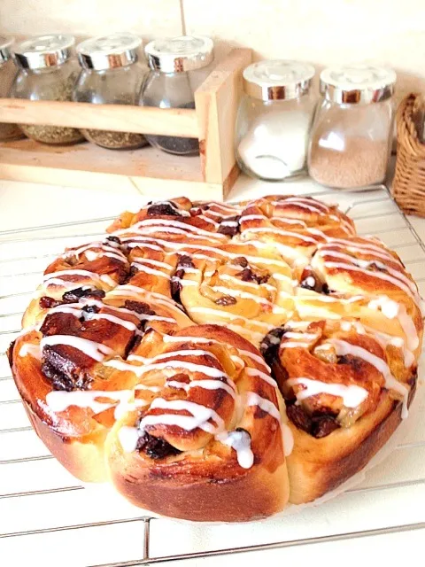 Snapdishの料理写真:Apple&sultana&choc scrolls|Chibiko's Kitchenさん