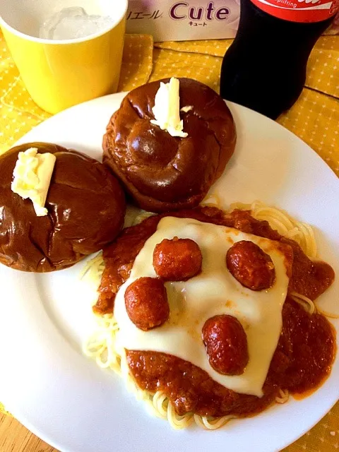 Snapdishの料理写真:my home made meatballs&cheese spaghetti,w/pan butter on top for meryenda!:)|Dezza Tsuchiyaさん