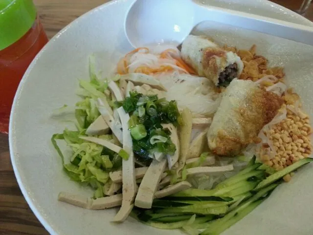 Snapdishの料理写真:Spring Roll Vietnamese Pork Sausage Cold Vermicelli Rice Noodle|Yipさん