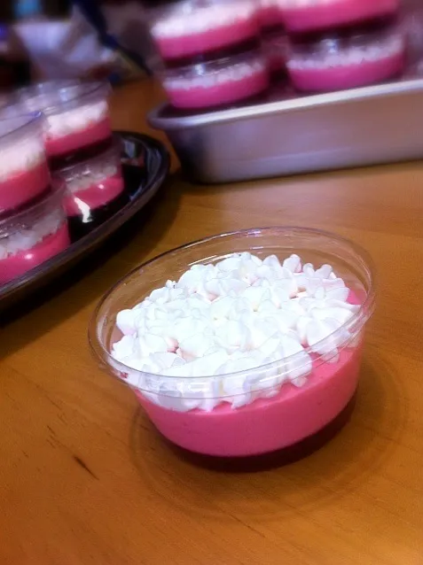 Snapdishの料理写真:Chambinho com Gelatina e Chantilly|lucia inoueさん