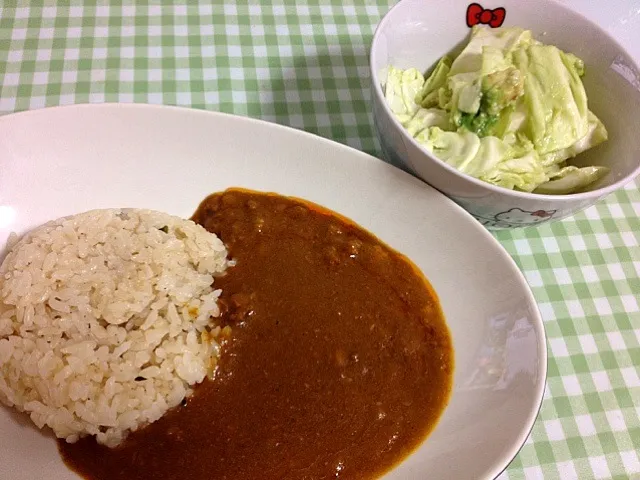 キーマカレー、キャベツとアボカドの塩麹サラダ|いばきょんさん