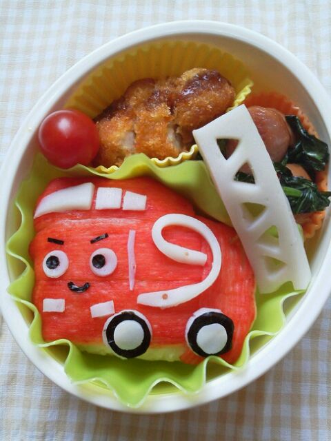 乗りものキャラ弁 はしご車から団子鼻 ２００系 まで 消防車 パトカー 救急車 飛行機 新幹線 Snapdish スナップディッシュ