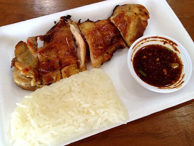 fried chicken, crispy skin with sticky rice ไก่ย่างหนังกรอบมากกินคู่กับข้าวเหนียว|Tunaさん