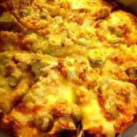 Snapdishの料理写真:Smoked Chicken Funghi Pizza|aline chandraさん