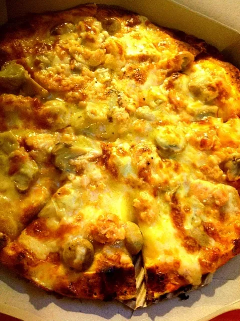 Snapdishの料理写真:Smoked Chicken Funghi Pizza|aline chandraさん