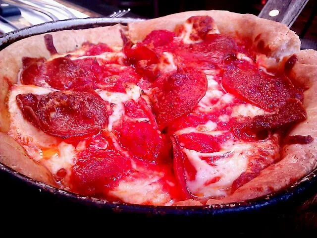 Deep Dish Prima Pepperoni Pizza|BusyCrazPeopleさん