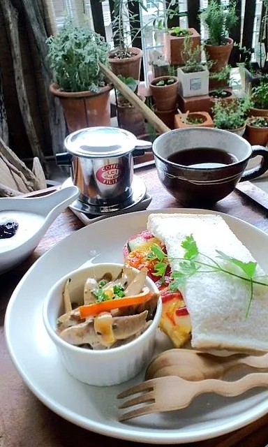 “ にゃごや モーニング ”|おたんこ食堂  d□~°さん