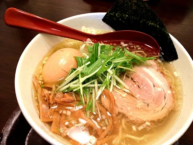 Snapdishの料理写真:燕ラーメン とろとろ味玉 塩 大盛|きむらゆりかさん