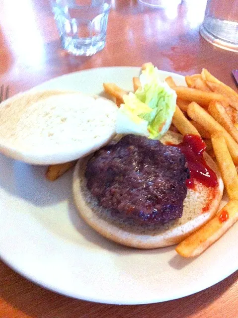 Beef Burger and Fries|Sally_HHHさん