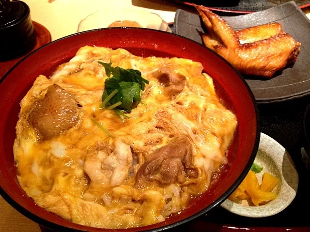 名古屋コーチンの親子丼。お腹いっぱい…くるしい…(>_<) でも美味しかった！|にしのゆきこさん